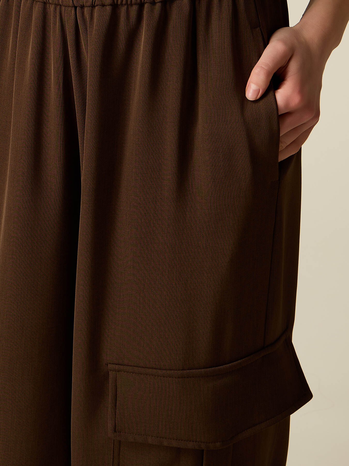 Pantaloni joggers cargo image number 2