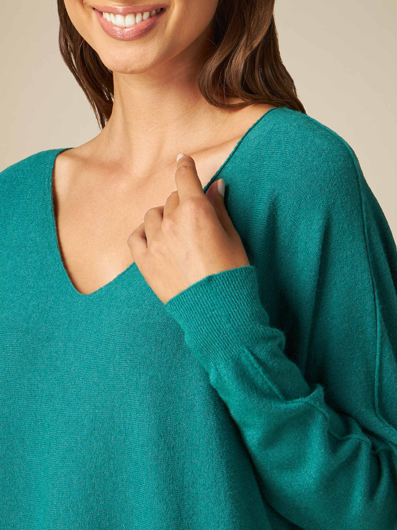 Maglia over con scollo a V image number 2