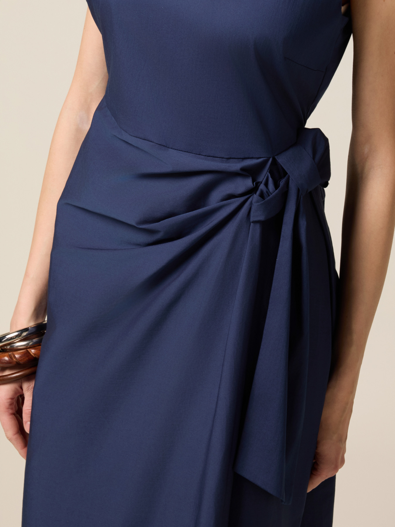 Vestido midi con lazo lateral image number 2