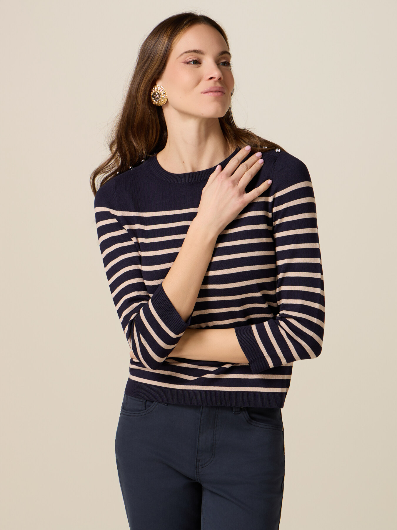 Gestreifter Strickpullover aus Viskosemischung mit Kn&ouml;pfen image number 0