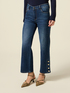 Jeans regular con bottoni decorativi image number 3