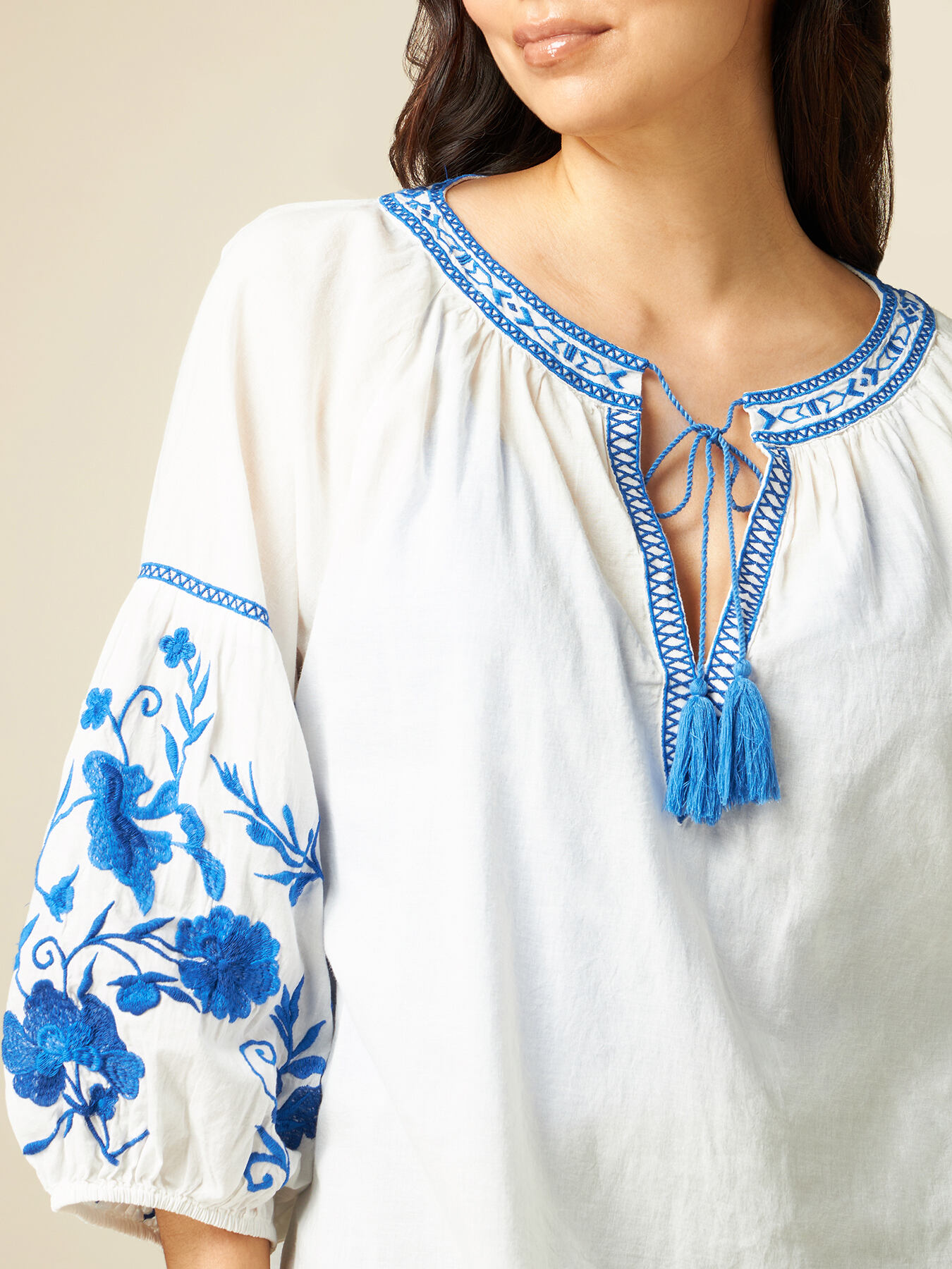 Bluse mit Stickerei image number 2