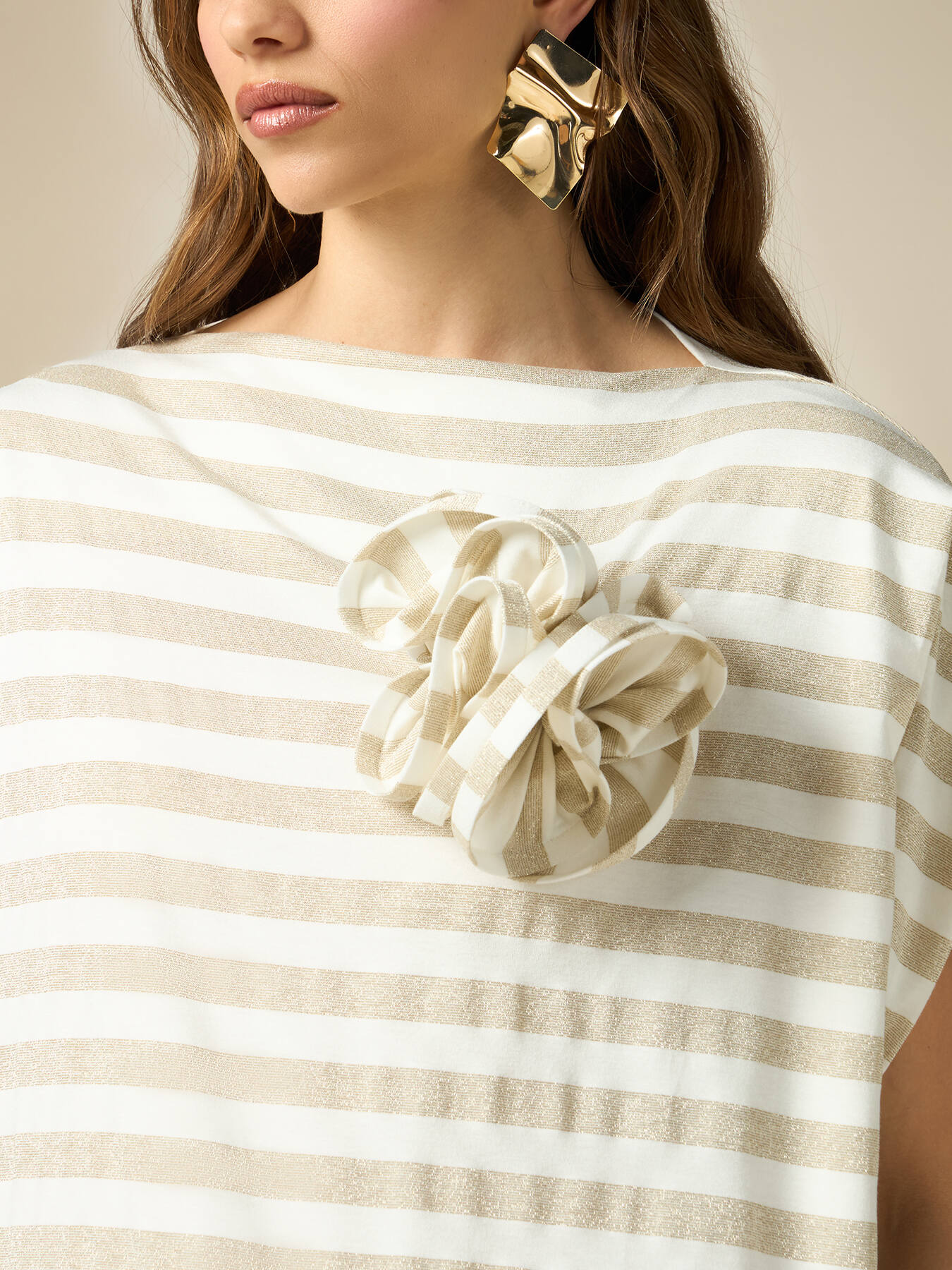 T-shirt over a righe con fiore image number 2