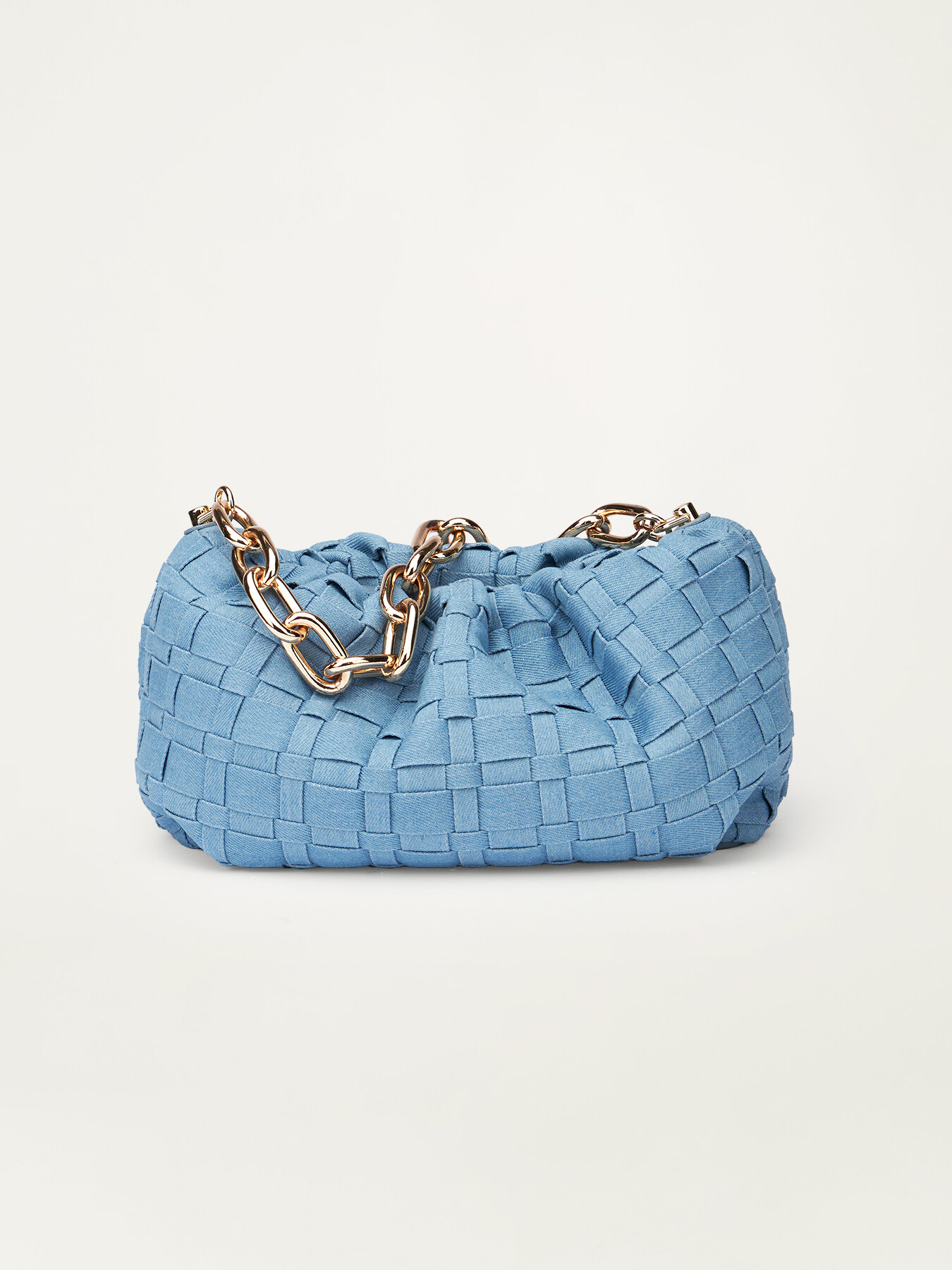 Geflochtene Pouch Bag aus Denim image number 2