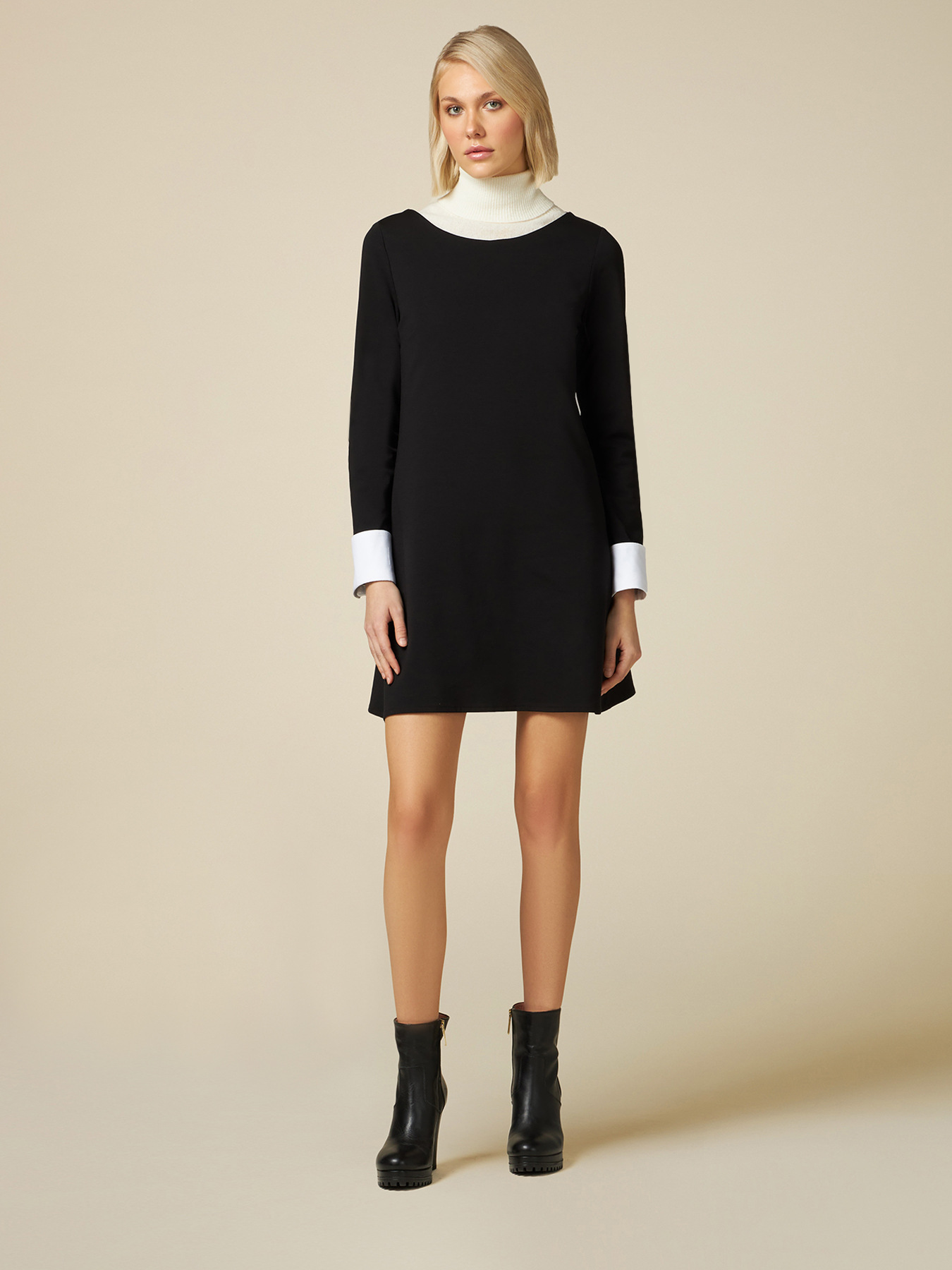 Robe courte avec des poignets contrastants image number 0