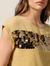 Camiseta de dos materiales con lentejuelas image number 2