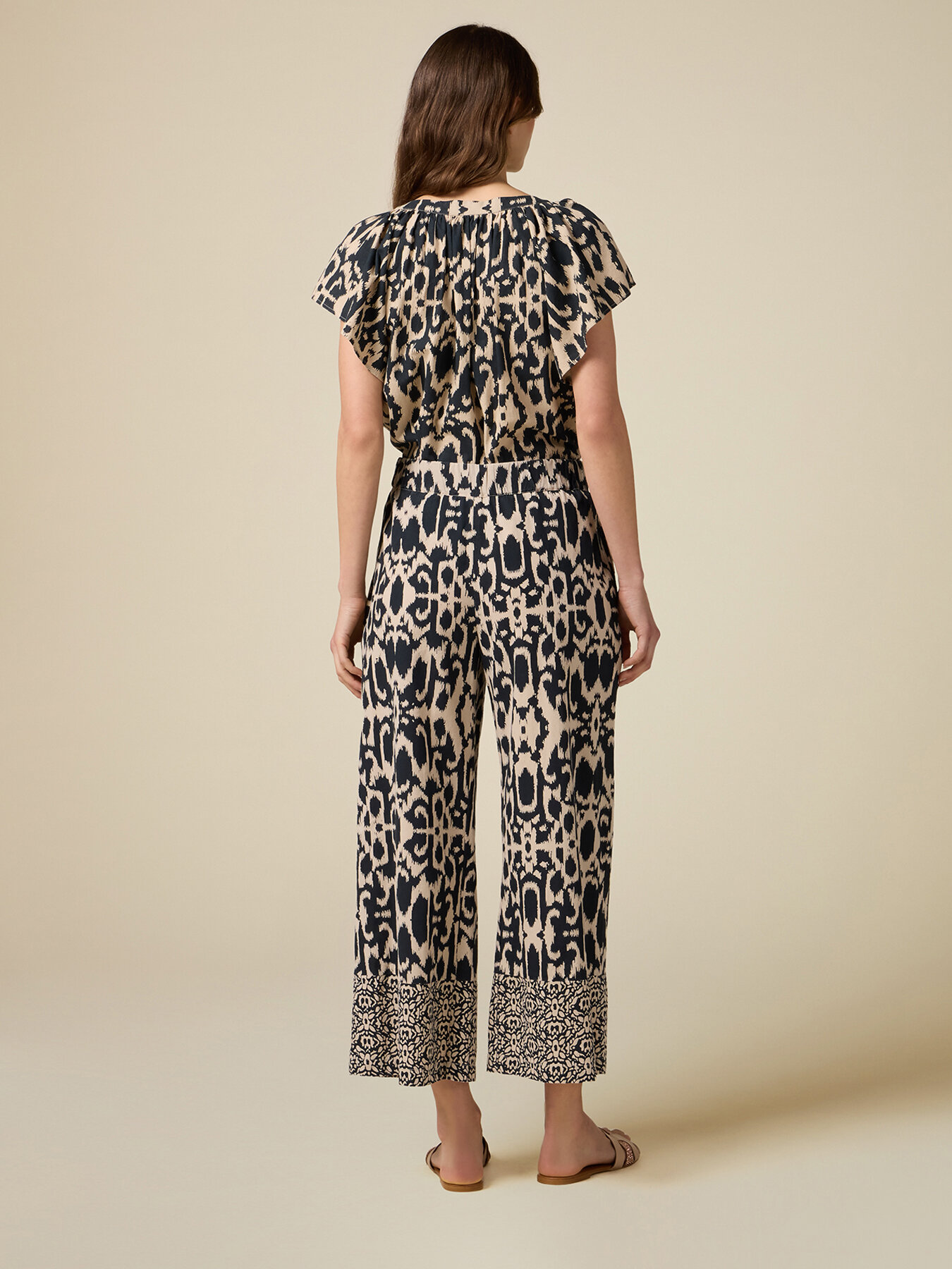 Pantalones wide leg cropped estampado image number 1