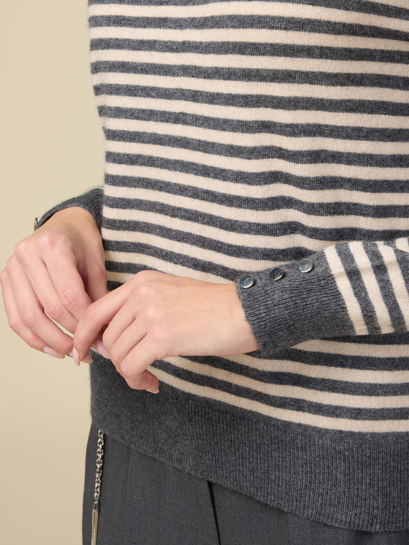 Gestreifter Pullover aus Kaschmirgemisch image number 2