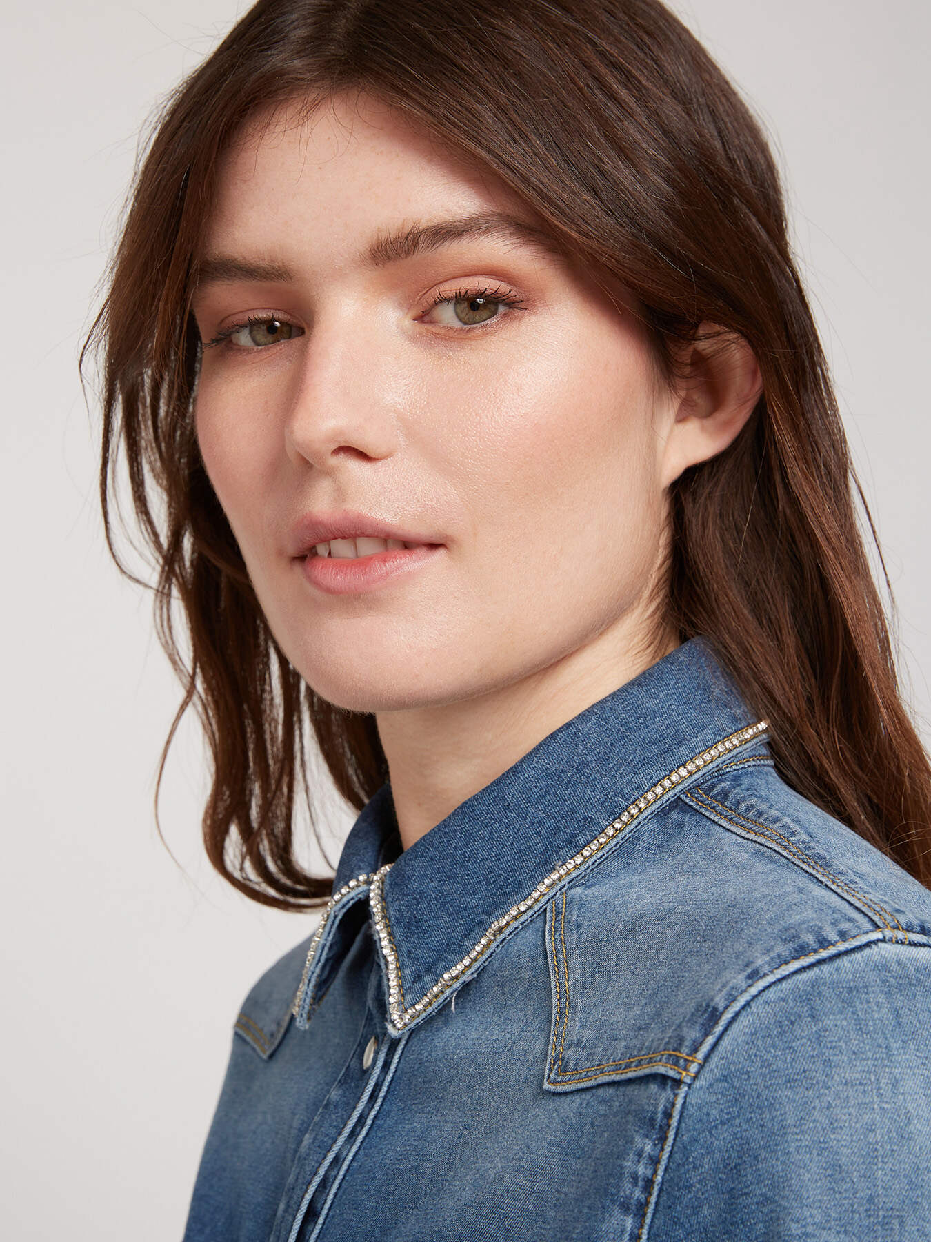 Camicia in denim con pietre image number 2