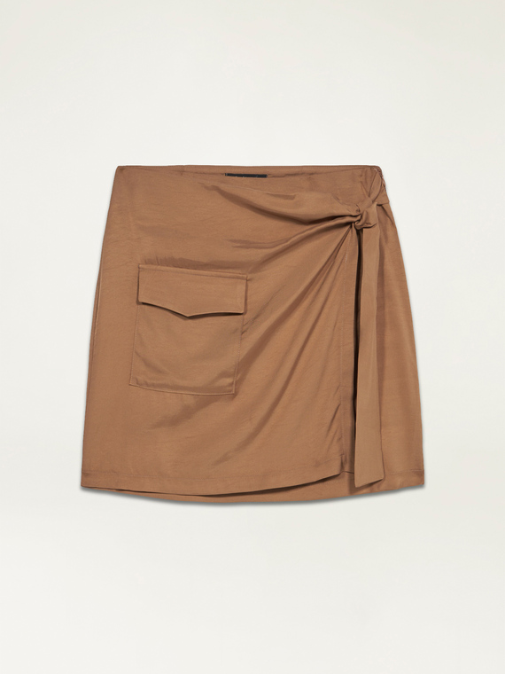 Short skirt with knot