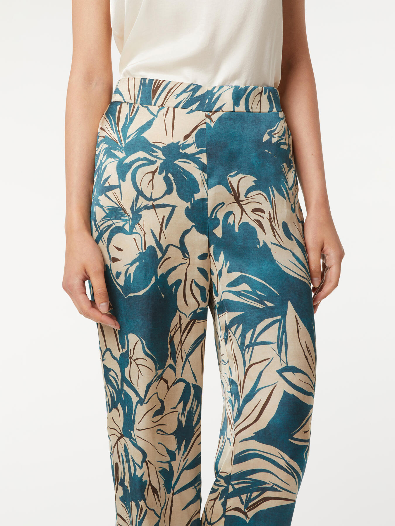 Pantalon large en satin fantaisie image number 2