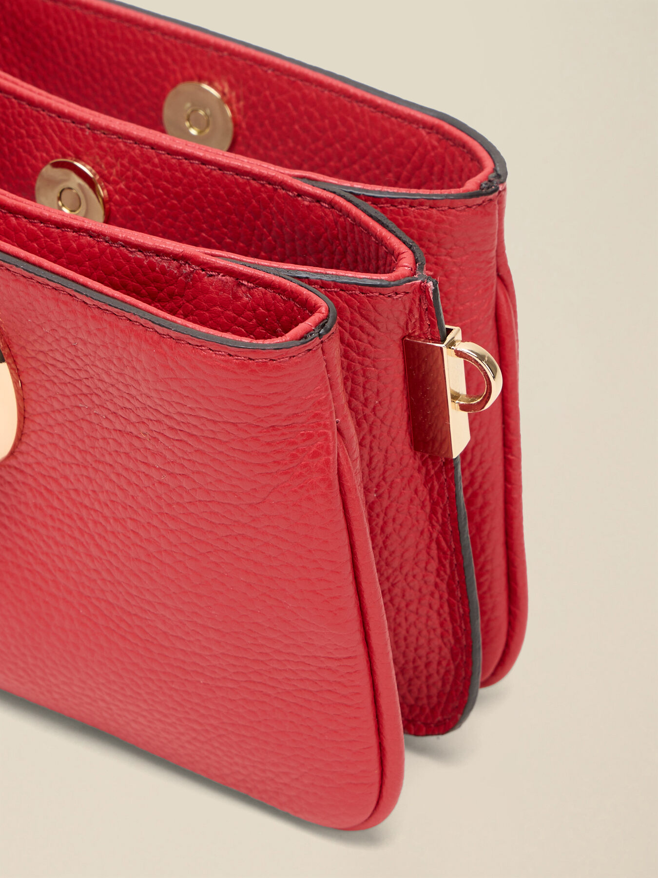 Genuine leather bag with decorative chain image number 3