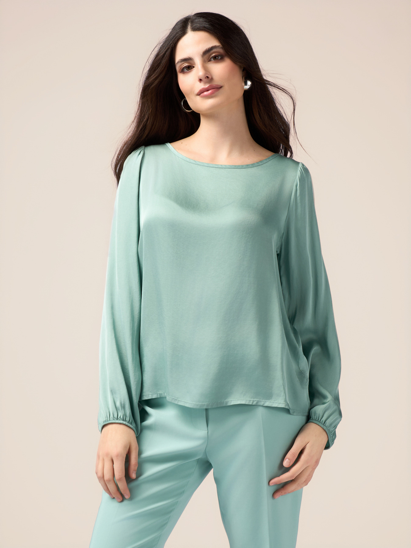 Blusa maniche lunghe in raso di viscosa image number 0