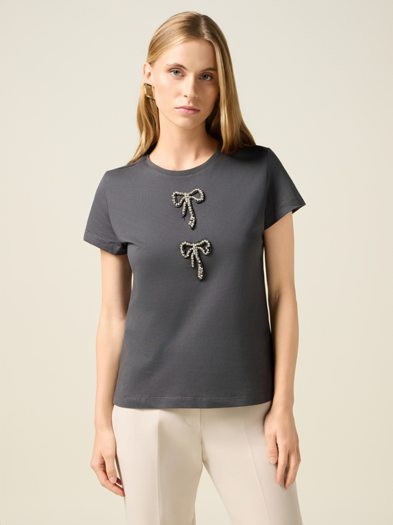 T-shirt with jewel charms