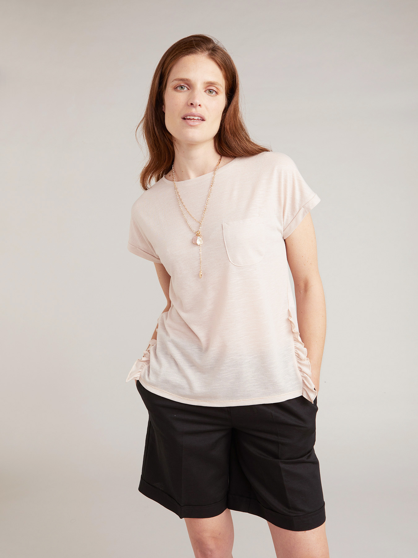 T-shirt laminata con taschino image number 0