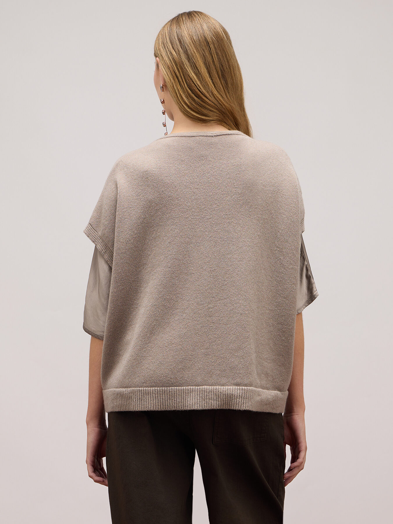 Oversized sleeveless cardigan image number 2