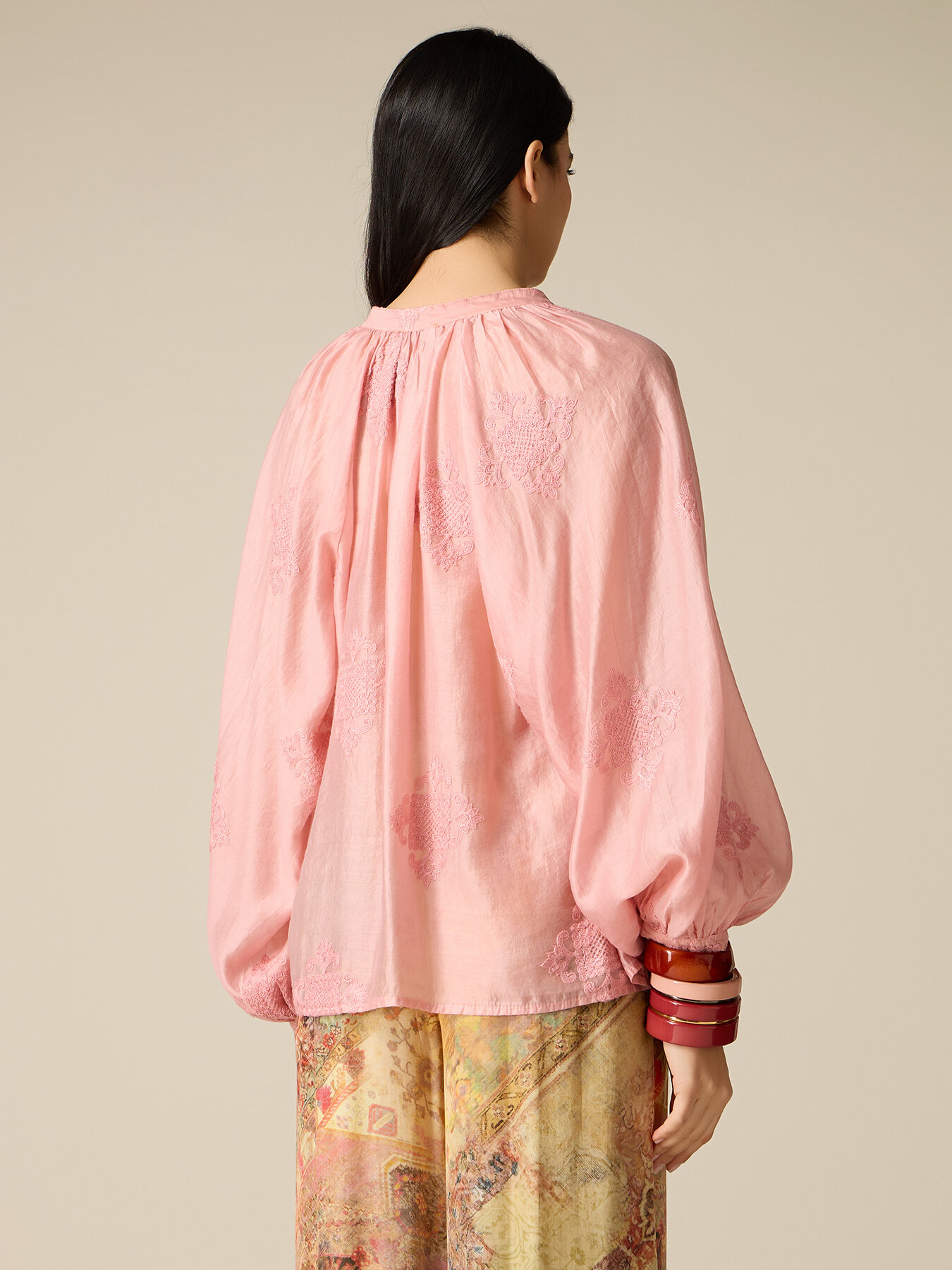 Bluse aus Lyocell-Mischung mit Stickereien image number 2