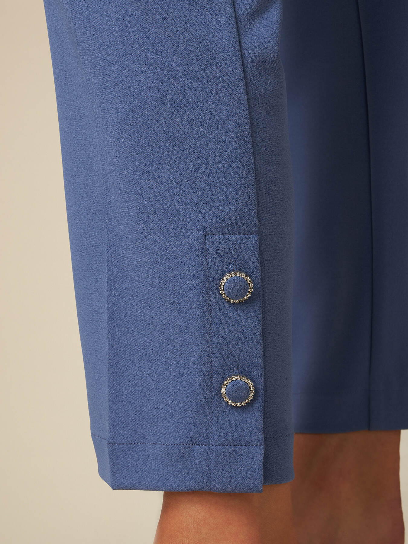 Pantaloni a sigaretta con bottoni gioiello image number 2