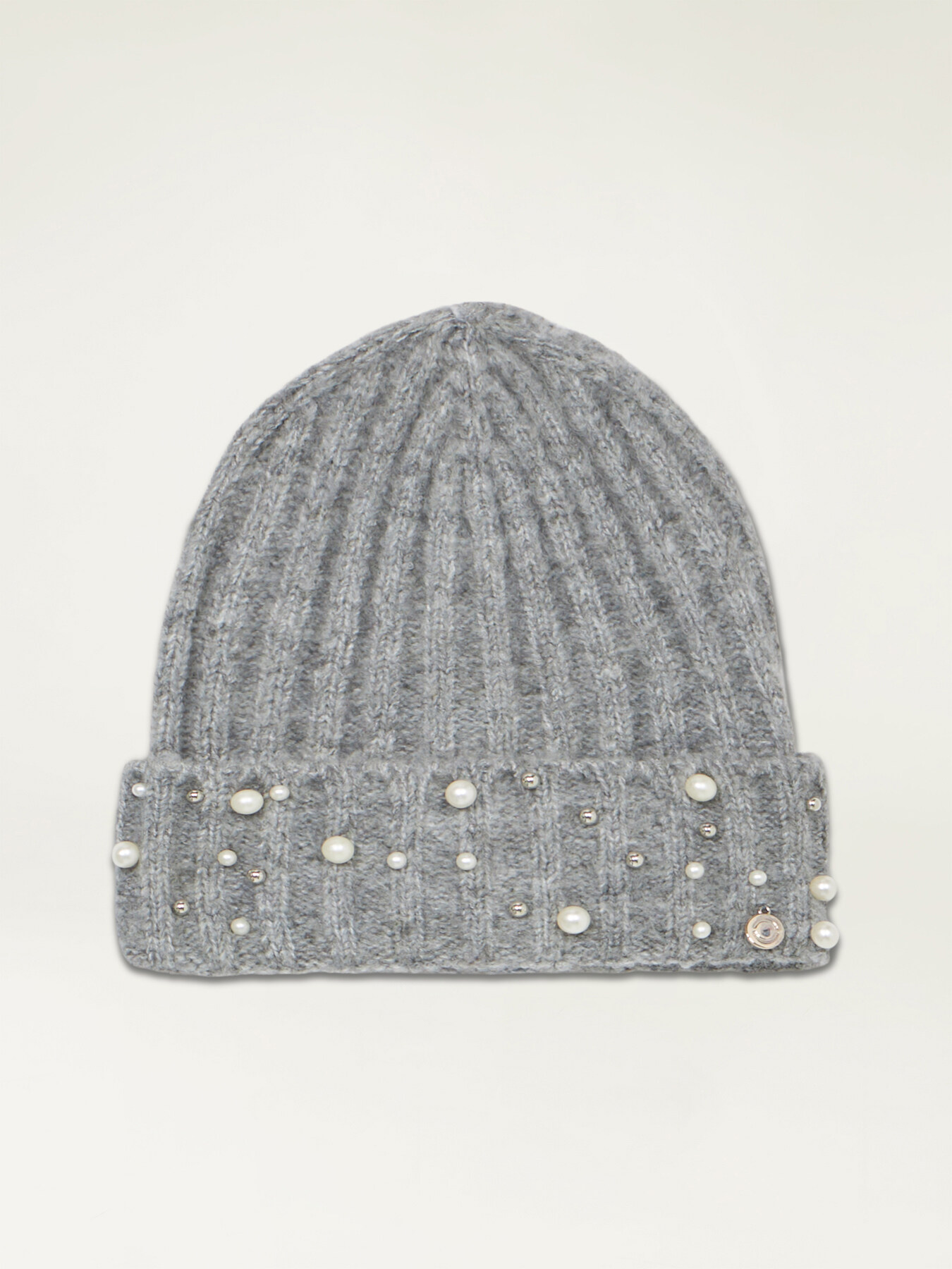 Beanie with pearls image number 1