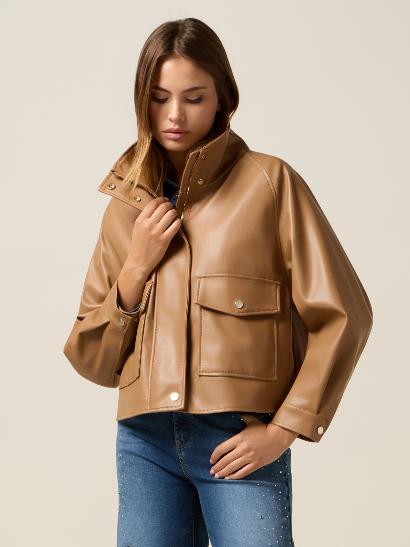 Kurze Jacke mit hohem Kragen image number 0