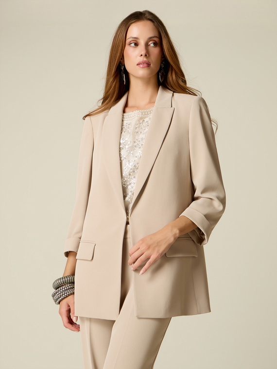Straight blazer with three-quarter sleeves