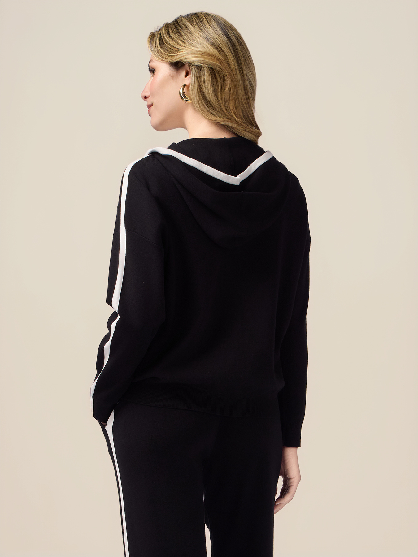 Strickpullover mit kontrastierenden Kanten image number 1