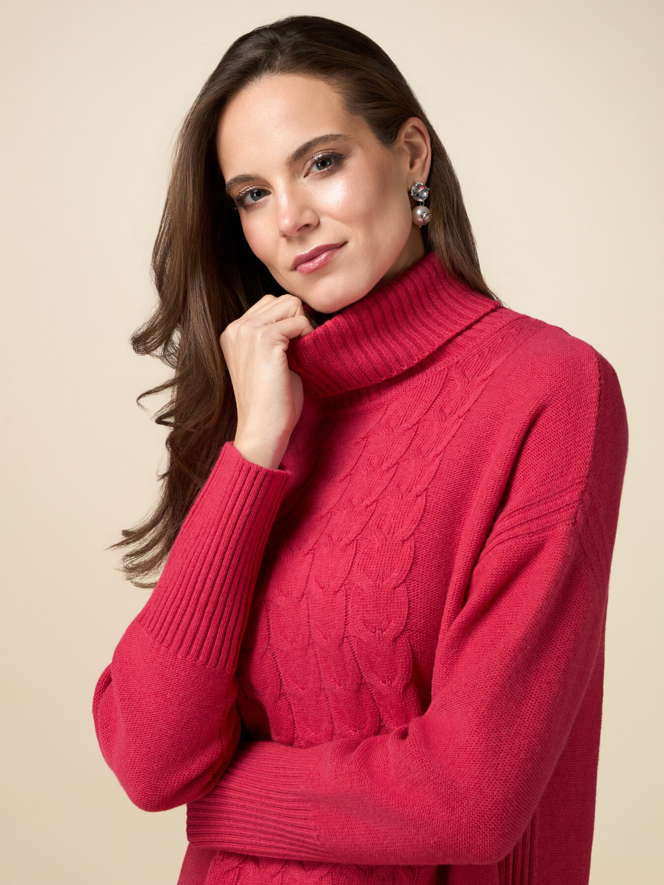 Pull col roul&eacute; avec torsades image number 2