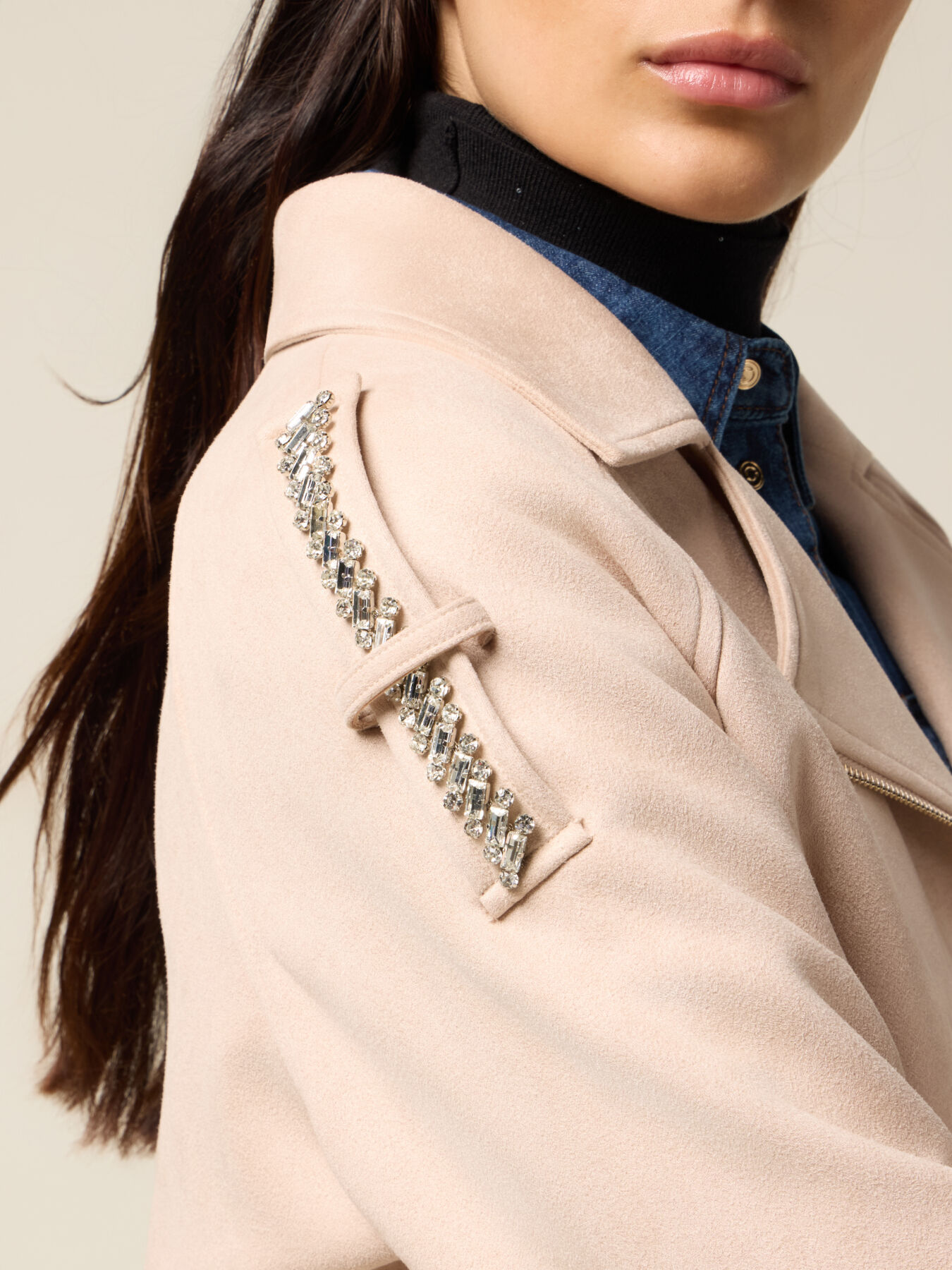 Kurze Jacke mit asymmetrischem Rei&szlig;verschluss image number 2