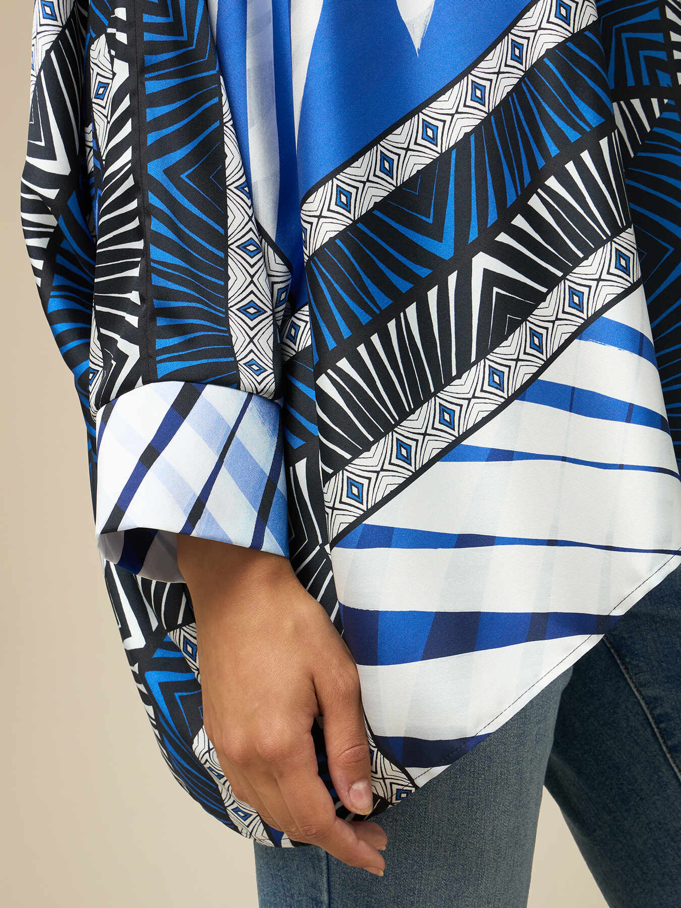 Oversized shirt with ethnic pattern image number 2