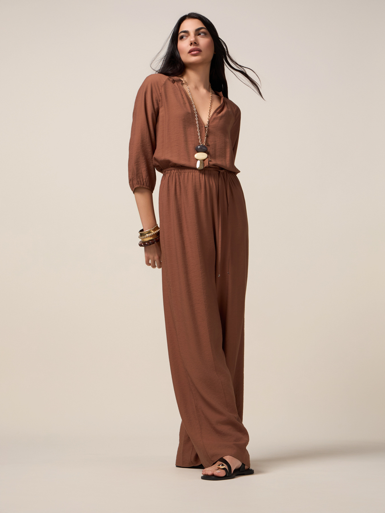 Tuta fluida con scollo a V image number 4