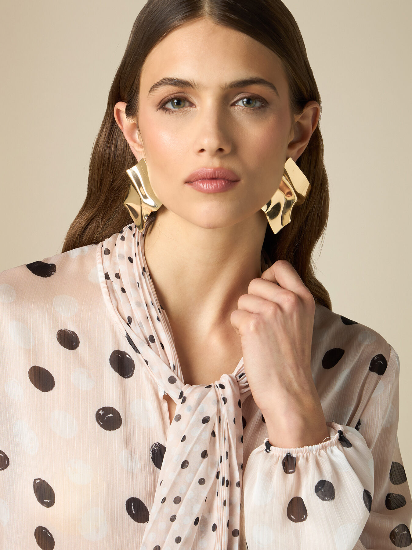 Patterned blouse with pleated scarf image number 2