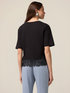 T-shirt con pizzo e applicazione lettering image number 1