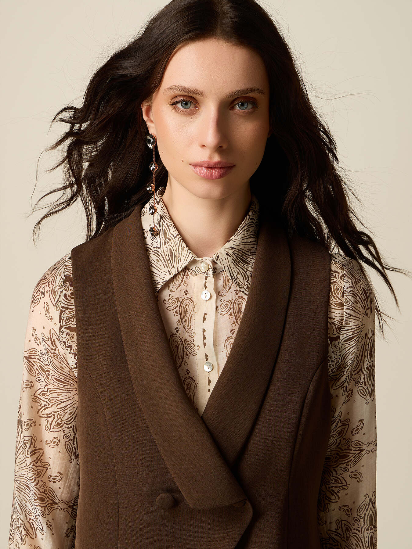 Short tailored vest image number 2