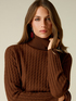 Rollkragenpullover aus Woll-/Kaschmirmischung mit Zopfmuster image number 2