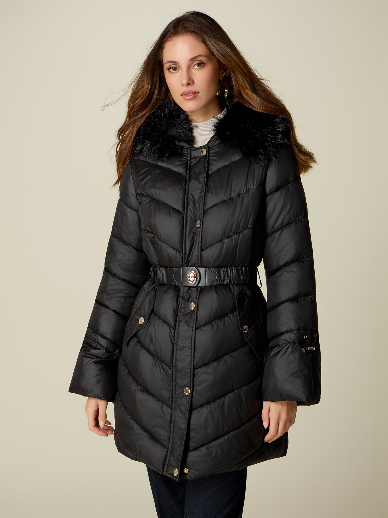 Mid-length down jacket with hood and fur-trimmed edge image number 0