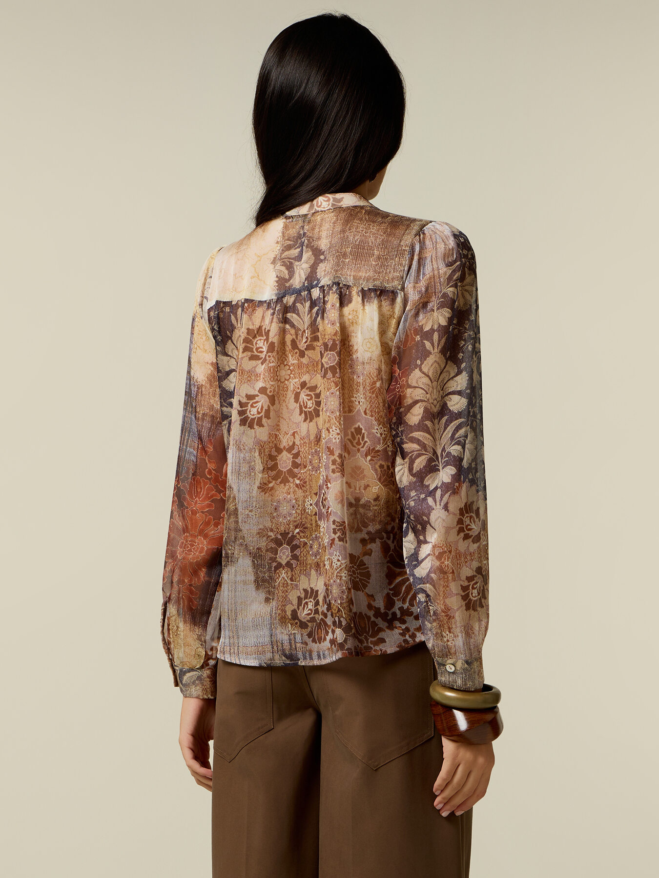 Bluse aus Cr&ecirc;pe mit Schleife image number 1