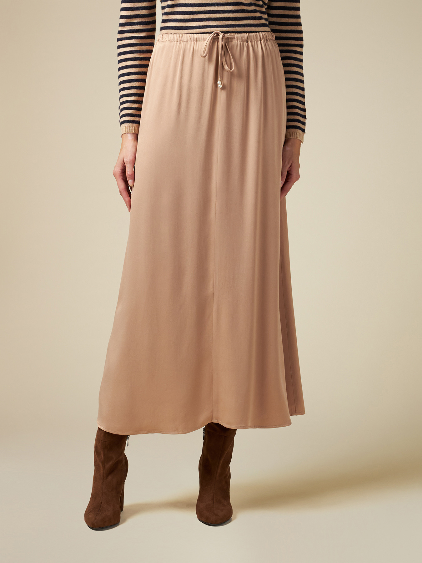 Jupe mi-longue en satin image number 3