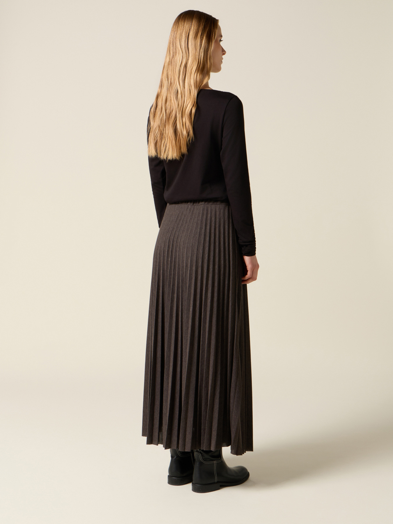 Long pleated skirt image number 1