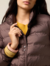 Nylon-Daunenjacke mit hohem Kragen image number 2
