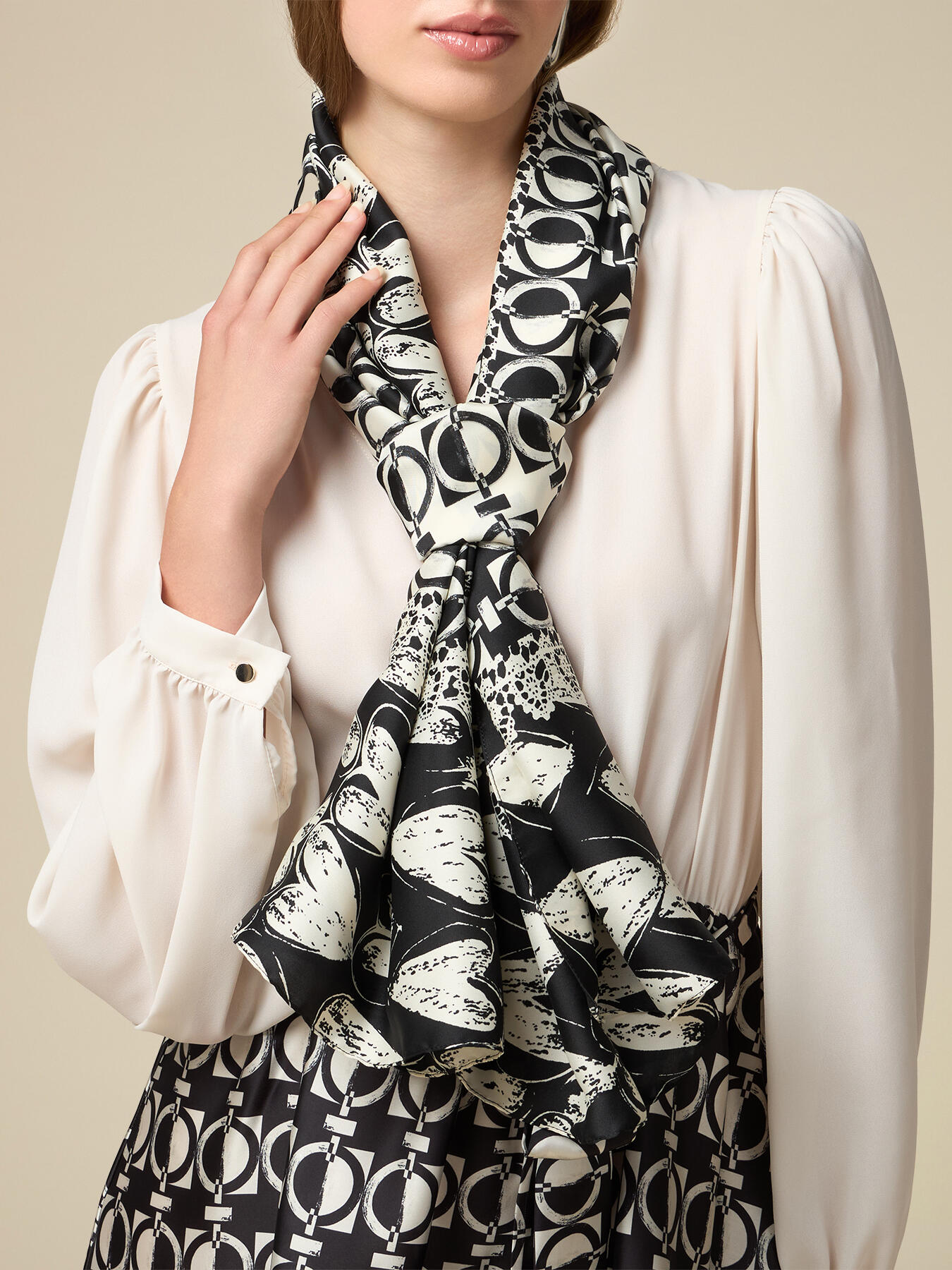 Fular estampado image number 0