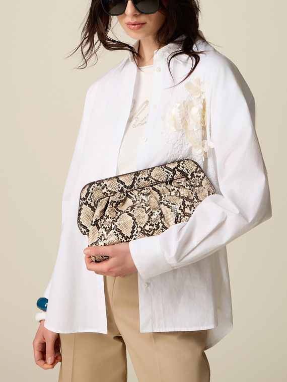 Clutch con estampado efecto reptil