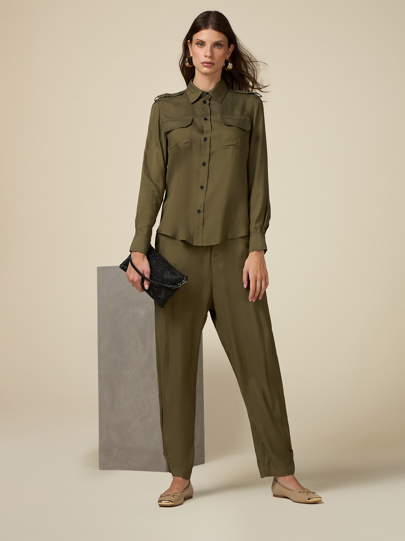 Pantalones vaporosos con adornos image number 0