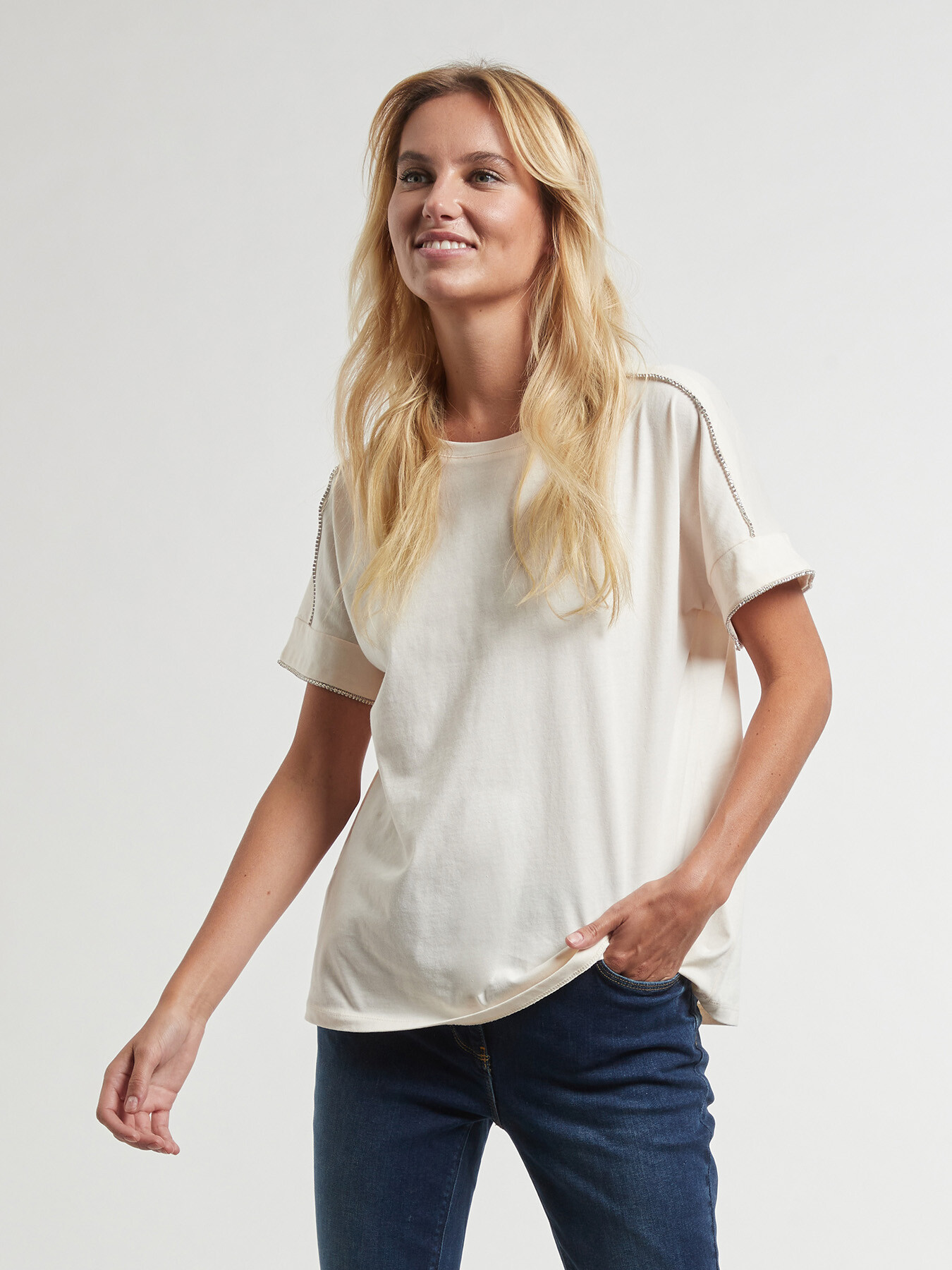 T-shirt con catene gioiello image number 1