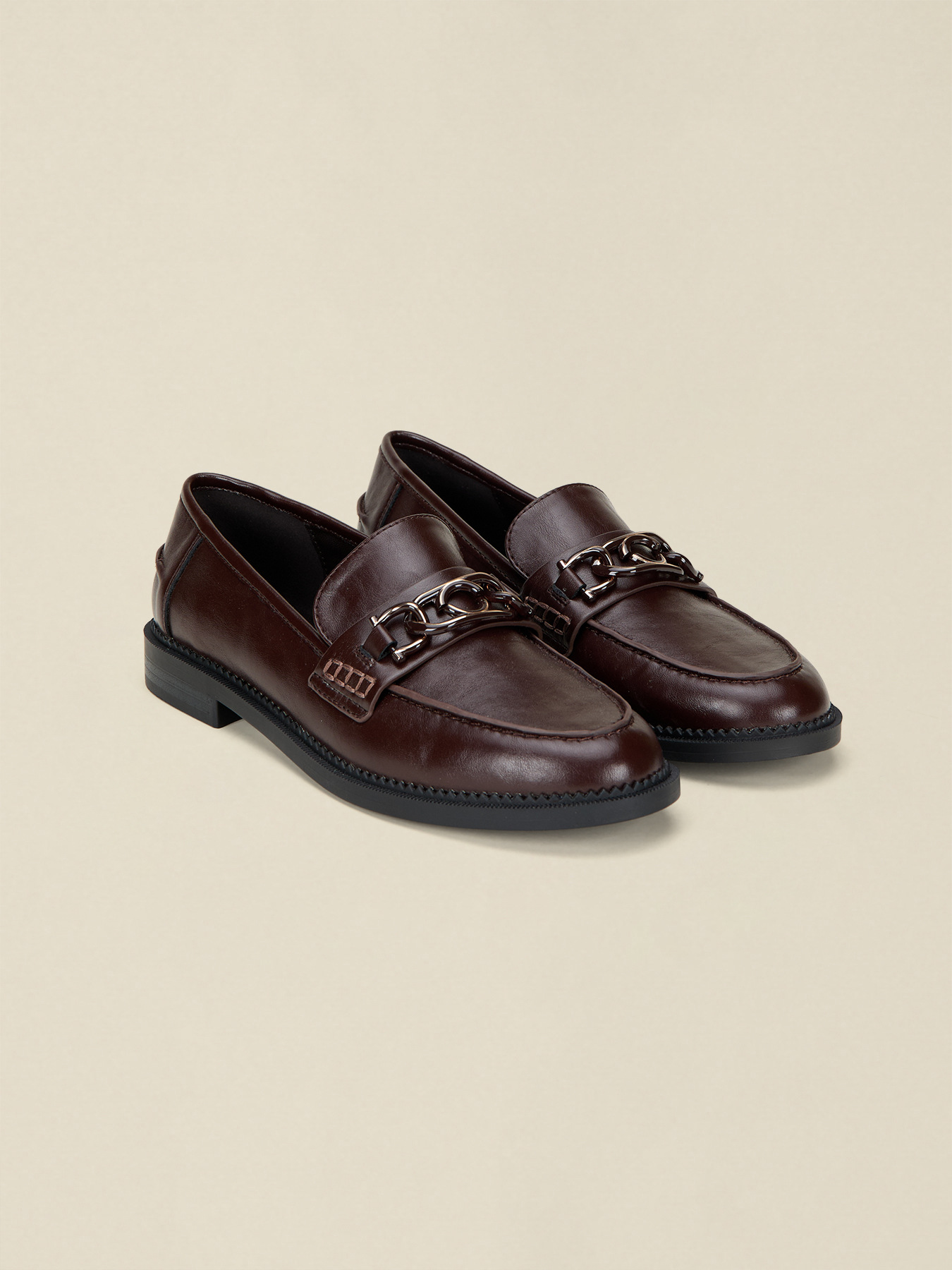 Loafers with metal chain image number 1