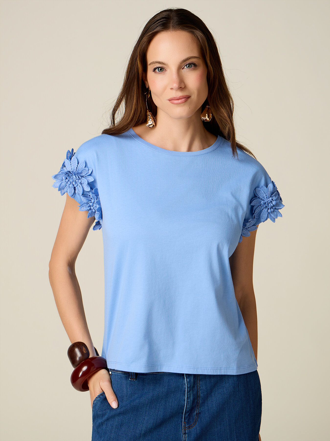 T-shirt avec applications florales en dentelle image number 0