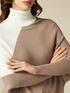 Pull &agrave; col roul&eacute; asym&eacute;trique bicolore image number 2