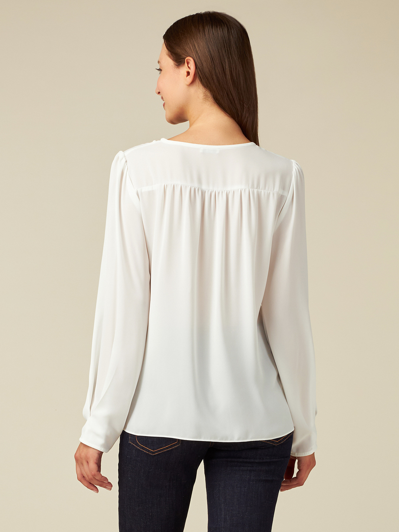 Blusa pliss&eacute; con catena image number 1