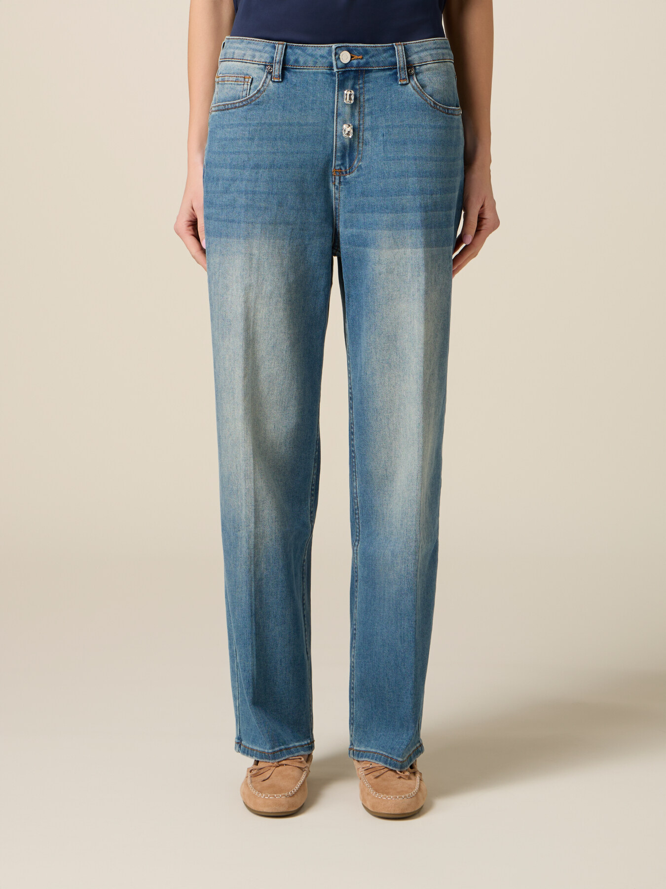 Wide leg jeans with studs image number 3