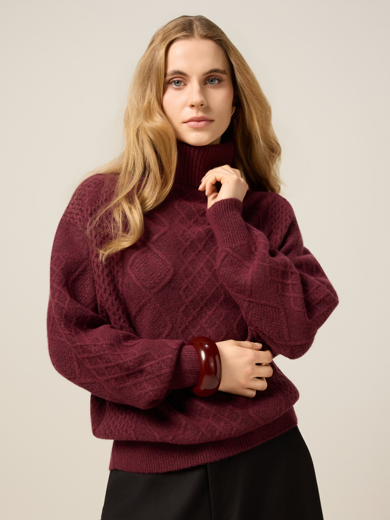 Mixed wool turtleneck with diamond knit pattern image number 0