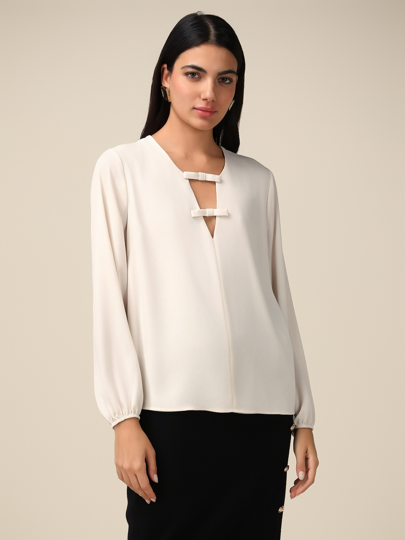 Blouse avec d&eacute;tail de n&oelig;uds image number 0